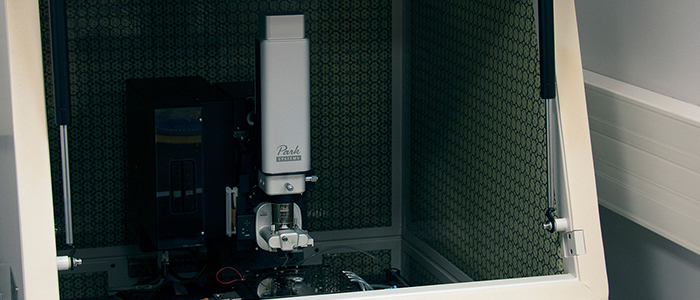 Microscopes à force atomique NX20 de Park system permet d’utiliser des échantillons de 150 mm.